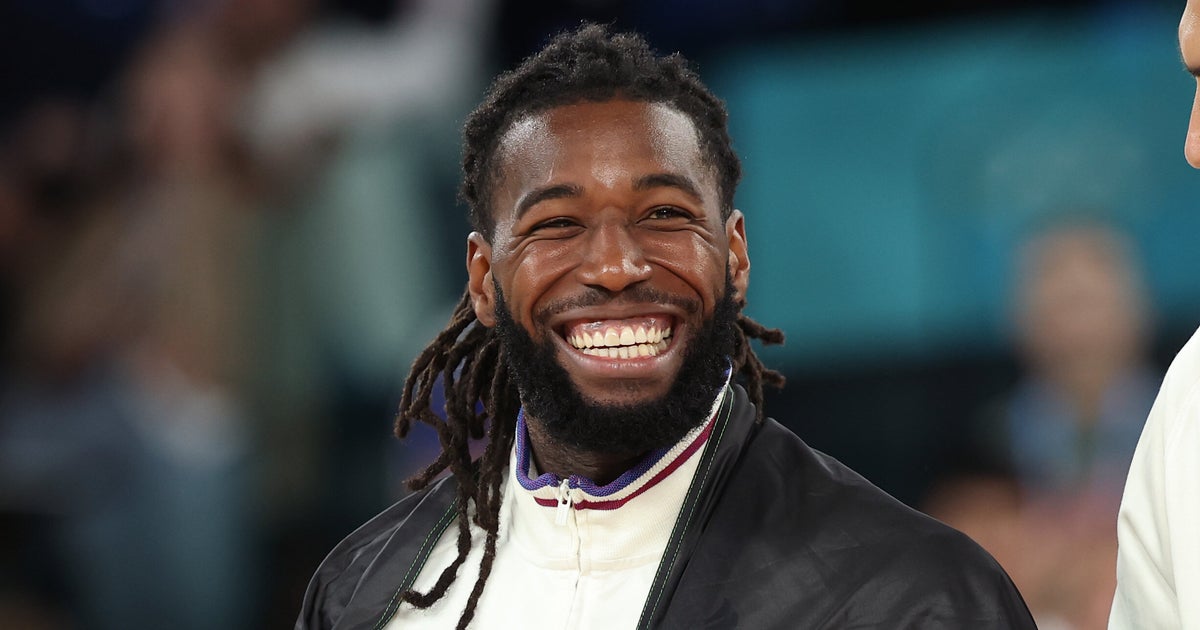 NextImg:NBC Sportscaster Apologizes For Flag Mix-Up At Olympics Medal Ceremony