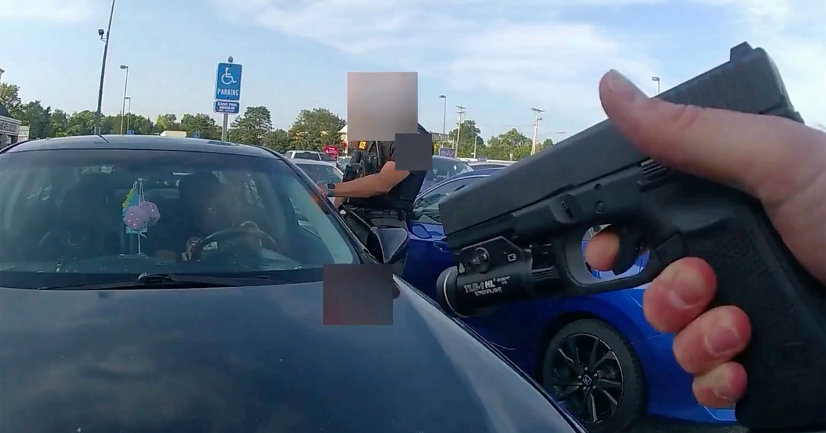 NextImg:Cop Charged With Murder After Fatally Shooting Pregnant Woman Accused Of Shoplifting