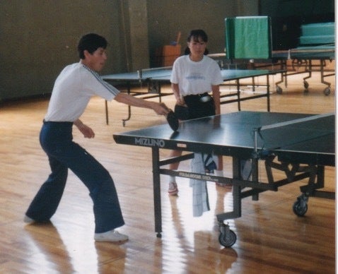 高校では卓球部に所属していた西村さん（右）