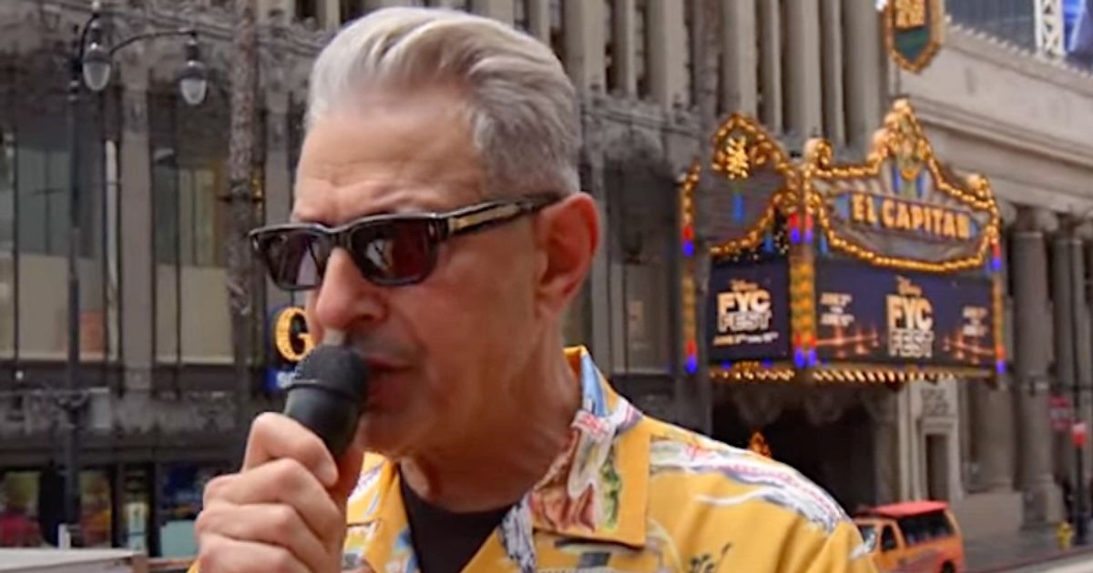 Jeff Goldblum Takes Over Hollywood Tour Bus, Gives Strangest Tour Of All Time