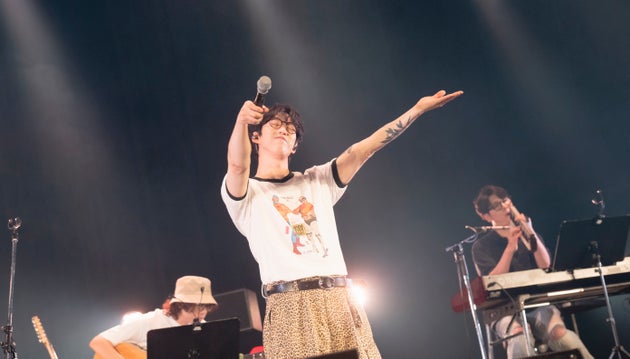 東京公演で歌う10CM