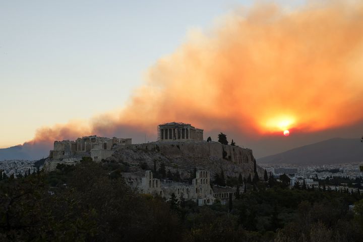 Αθήνα 12 Αυγούστου 2024 Καπνός από την πυρκαγιά στην ΒΑ Αττική 