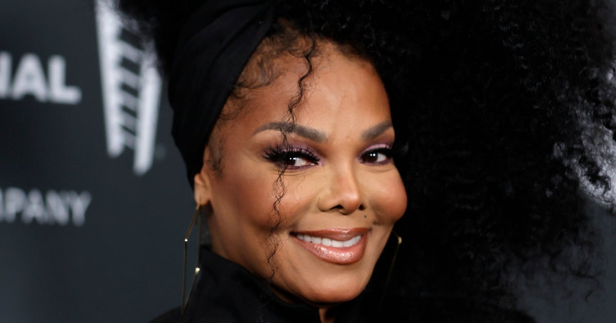 NextImg:Janet Jackson Casually Names 3 Very Random Celebrities Who Happen To Be Her Cousins