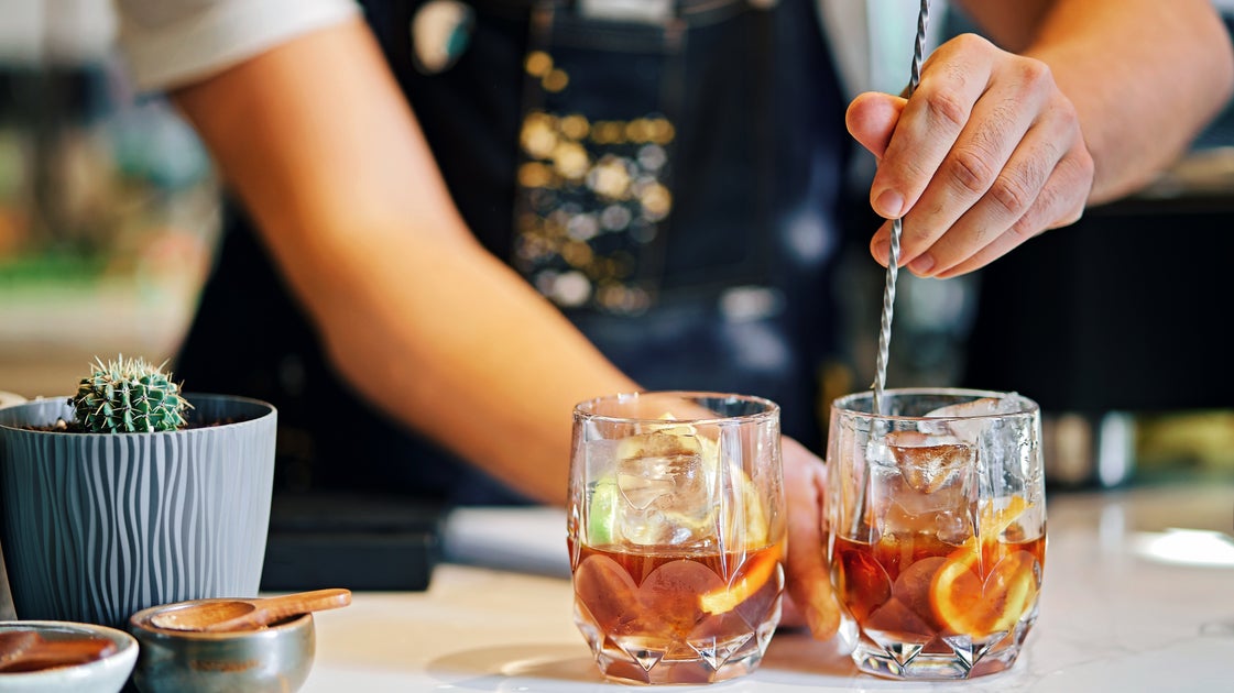 Ein Drink vor dem Abendessen? Davon raten Experten ab.