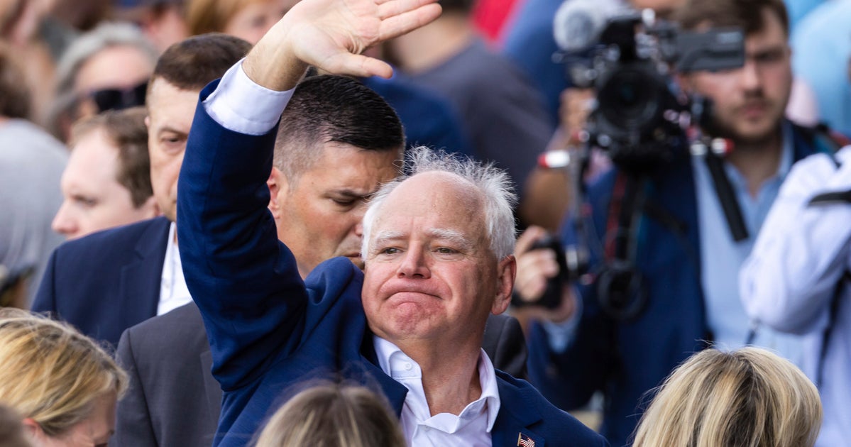 NextImg:Tim Walz Touts Nebraska Roots In Speech That Played To The Crowd