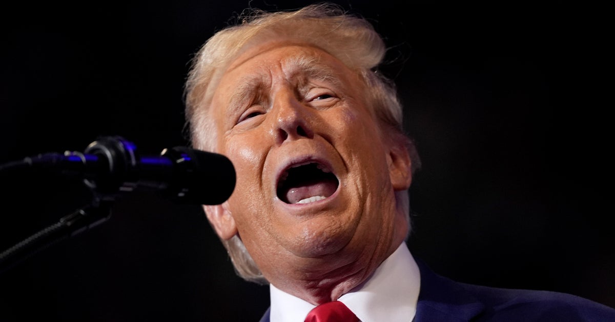 NextImg:Trump Mercilessly Mocked Over Frighteningly False Tariffs Claim