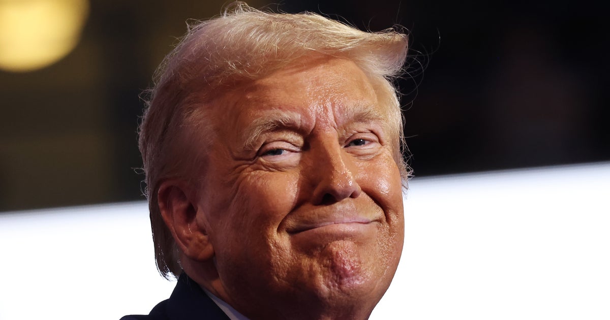 Democrats Taunt Trump With Messages On His Own Building In Chicago