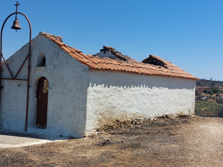 Ο ναΐσκος του Αγίου Αθανασίου στο Καλέντζι Μαραθώνος. Εξωτερική λήψη