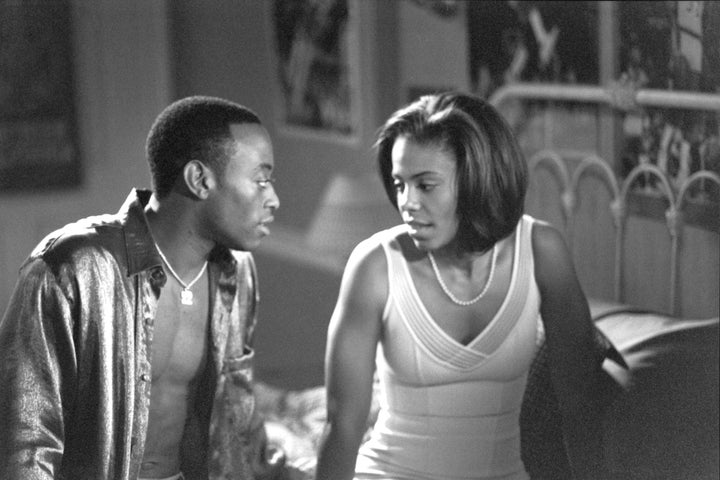 Omar Epps and Sanaa Lathan in a scene from "Love & Basketball."