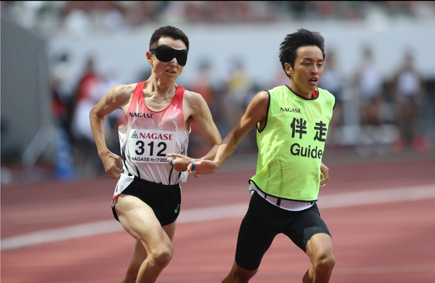 全盲のランナー和田伸也選手とガイドランナーの長谷部匠選手