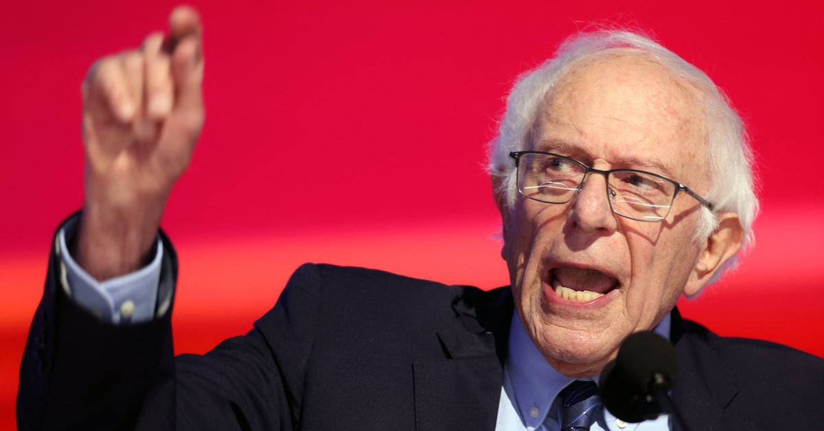 NextImg:Railing Against ‘Oligarchs,’ Sanders Touts Harris’ Achievements For Workers
