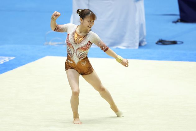 高崎アリーナで開催された体操NHK杯の女子床運動で演技する杉原愛子選手（2024年5月16日）