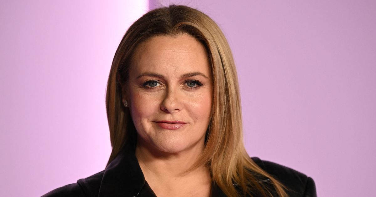 Alicia Silverstone gives update after apparently eating poisonous fruit