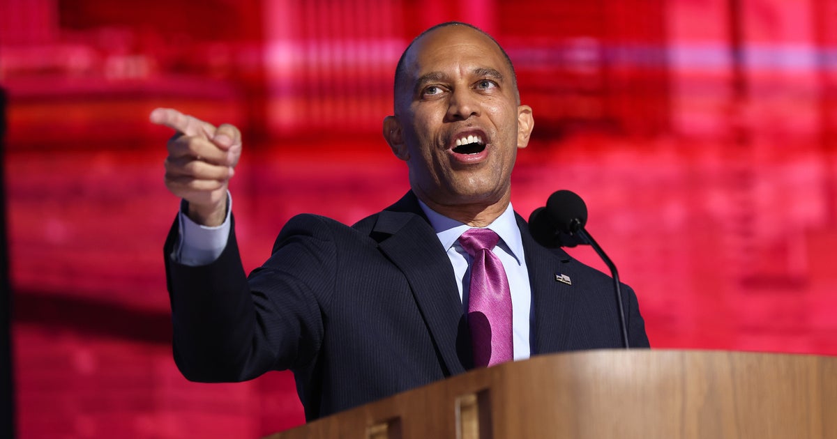 NextImg:DNC Erupts In Laughter After Hakeem Jeffries Compares Trump To 'An Old Boyfriend'