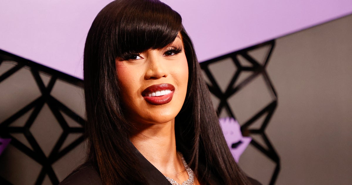 NextImg:Pregnant Cardi B Silences 'Dumb' Online Trolls Who Accused Her Of Skin Bleaching