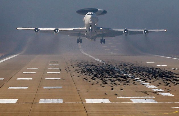 ΝΑΤΟϊκό AWACS απογειώνεται από τη βάση στο Γκάιλενκιρχεν 