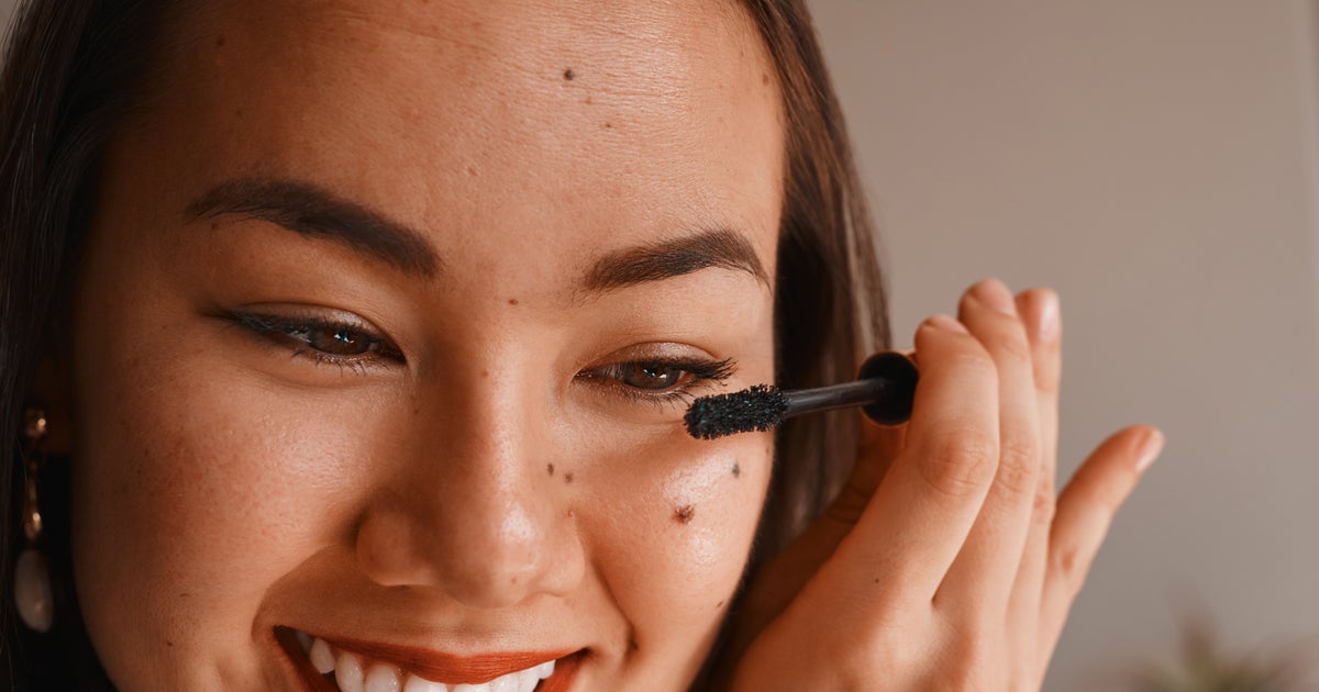 NextImg:Makeup Pros Reveal The Grossest Thing You Can Do With Makeup (Hint: We All Do It)