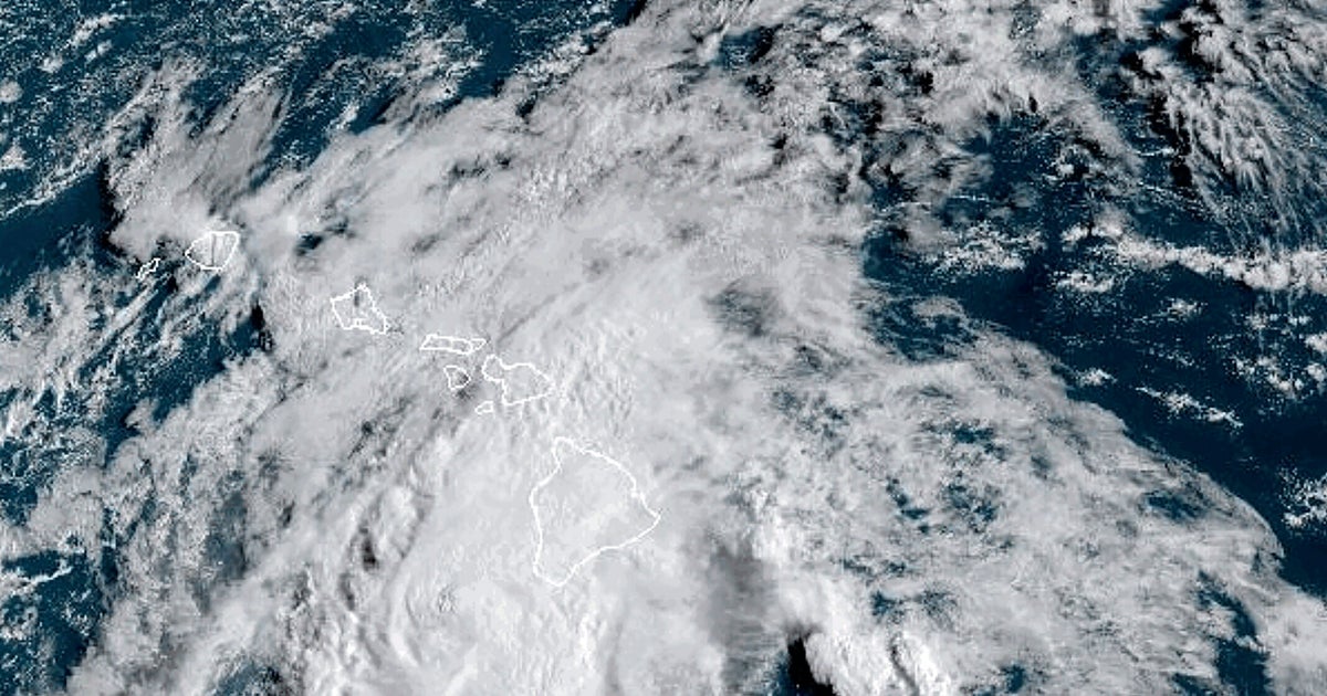 NextImg:Hurricane Hone Sweeps Past Hawaii