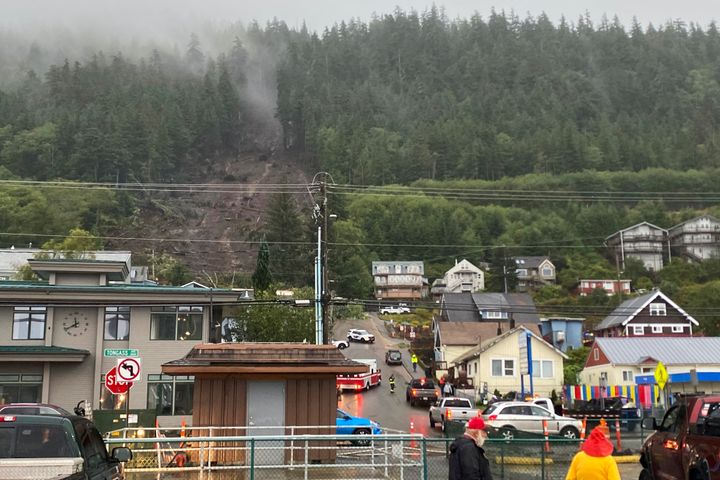 Bei einem Erdrutsch in Ketchikan, Alaska, kam eine Person ums Leben und mehrere weitere wurden ins Krankenhaus gebracht.