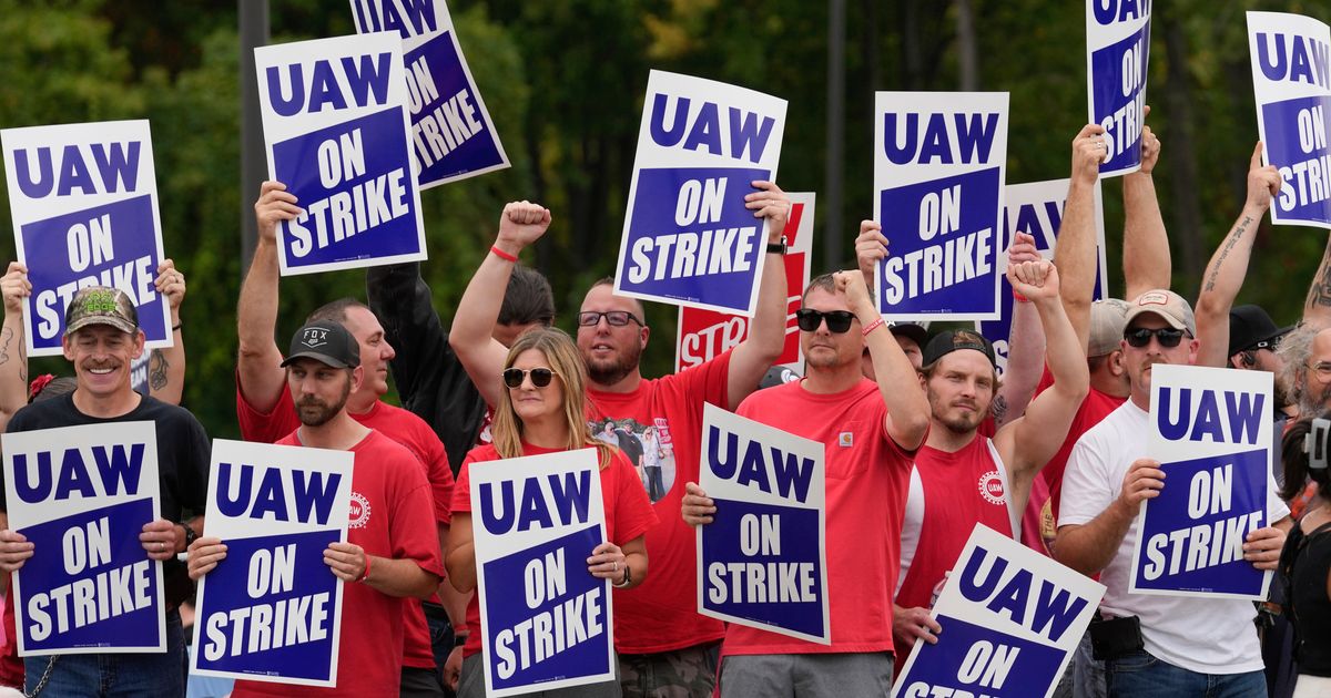 Labor Unions’ Approval Rating Near 60-Year High, Gallup Says