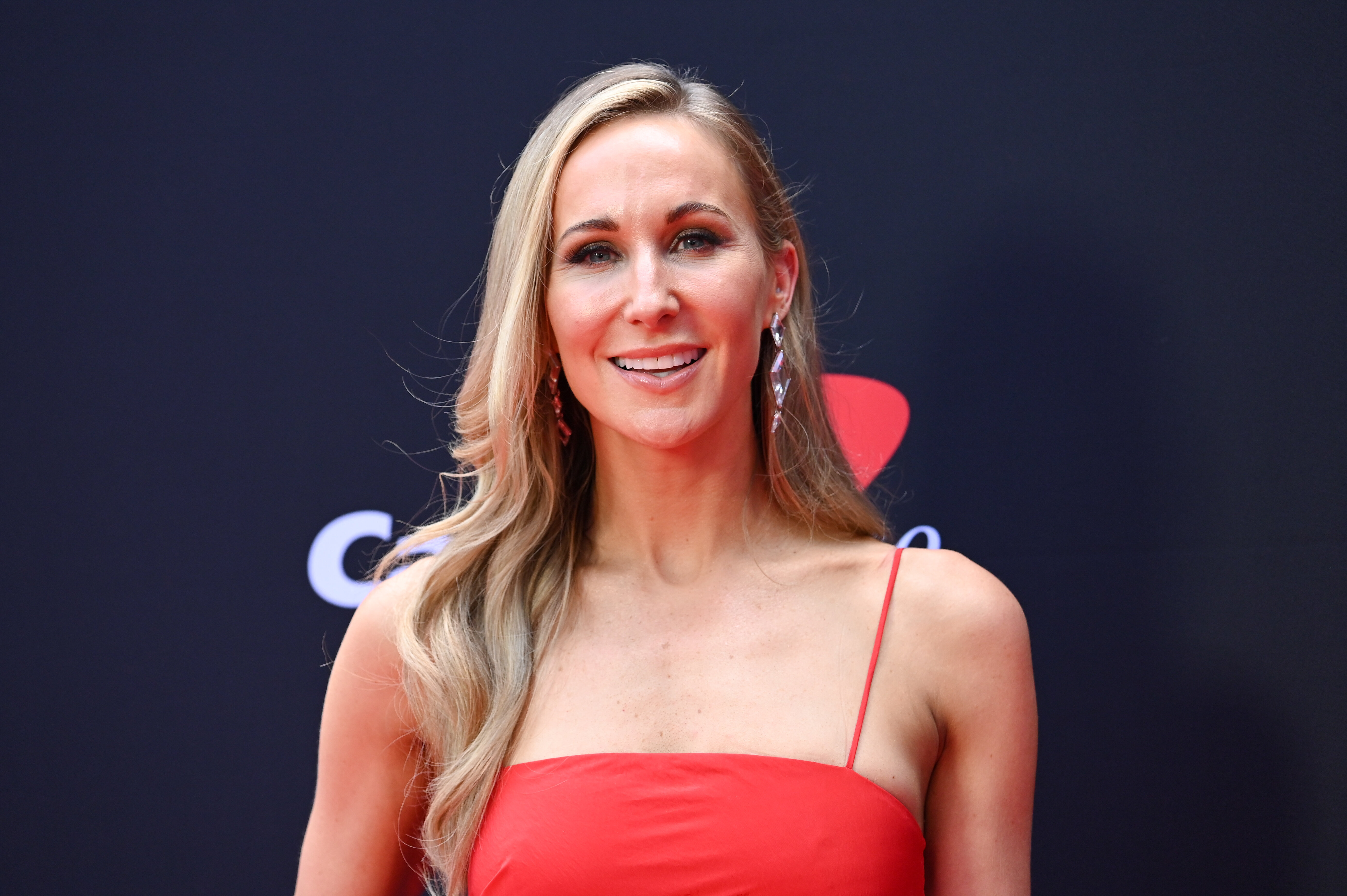 Nikki Glaser Is Tapped To Be Golden Globes Host | HuffPost Entertainment