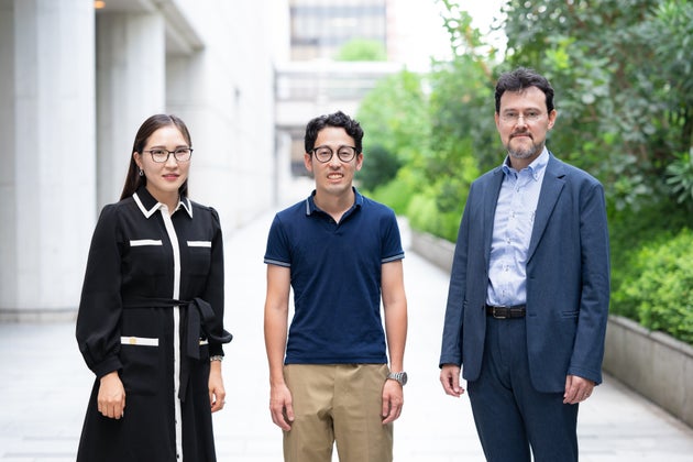 男性育休をテーマにした取材の様子（記事は2025年1月に公開）