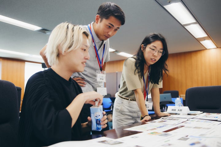 「地域・まちづくり」の社会人グループのメンバーたち。左から、蛸島さん、横田さん、大谷さん