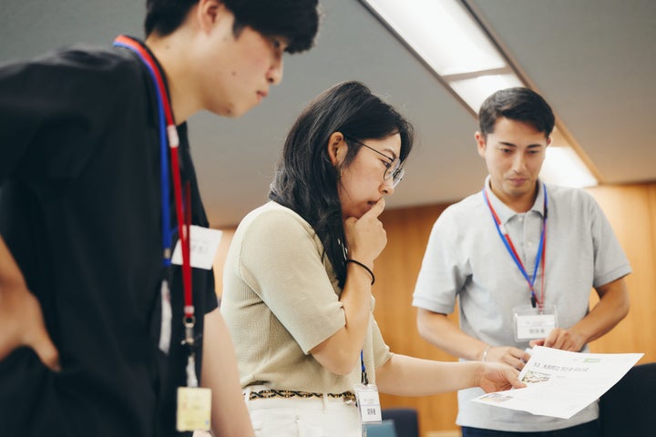 ツアー検討会議に初めて挑んだ、大谷さん（写真中央）。昨年のツアーに参加し、福島をめぐったことで「福島、その先の環境へ。」プロジェクトに興味を持った