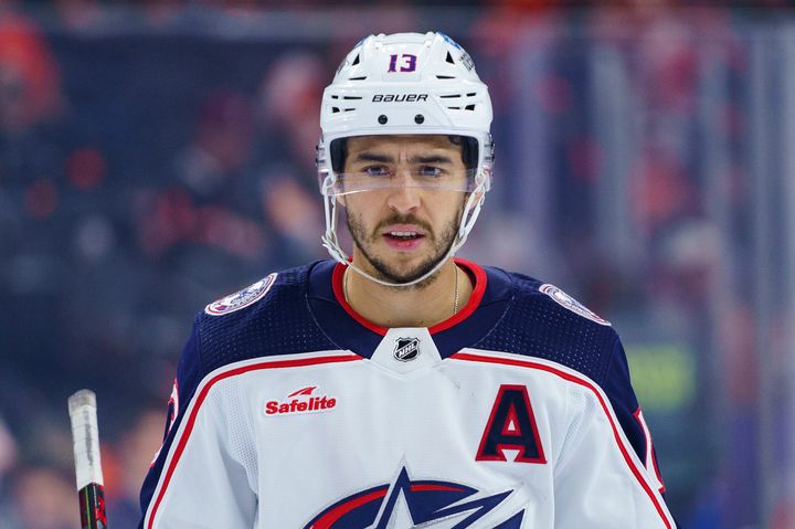 Johnny Gaudreau von den Columbus Blue Jackets wird während eines NHL-Spiels gegen die Philadelphia Flyers im Jahr 2023 gezeigt.