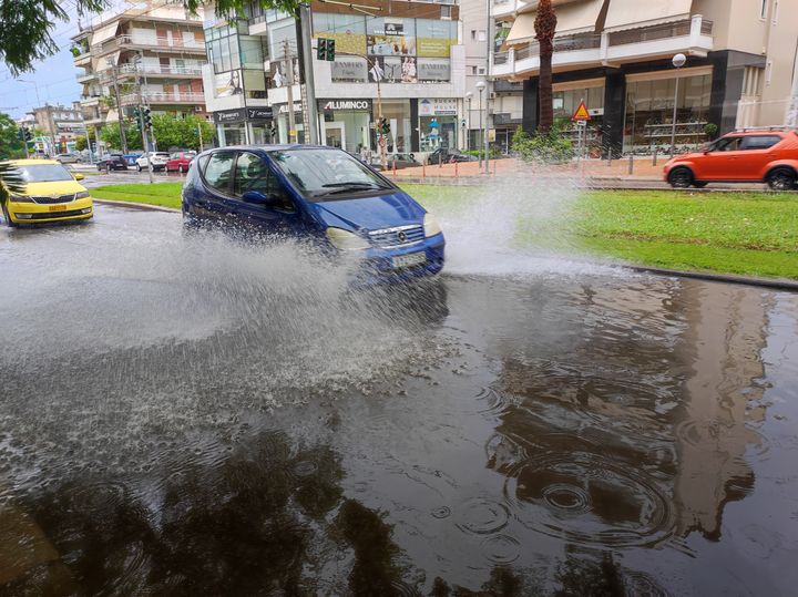 ΝΕΑ ΣΜΥΡΝΗ -ΞΑΦΝΙΚΗ ΒΡΟΧΗ ΠΛΗΜΜΥΡΙΣΜΕΝΟΙ ΔΡΟΜΟΙ (ΓΙΑΝΝΗΣ ΠΑΝΑΓΟΠΟΥΛΟΣ/ EUROKINISSI)