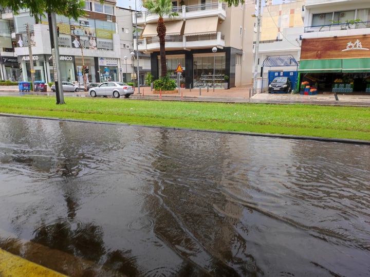 ΝΕΑ ΣΜΥΡΝΗ -ΞΑΦΝΙΚΗ ΒΡΟΧΗ ΠΛΗΜΜΥΡΙΣΜΕΝΟΙ ΔΡΟΜΟΙ (ΓΙΑΝΝΗΣ ΠΑΝΑΓΟΠΟΥΛΟΣ/ EUROKINISSI)