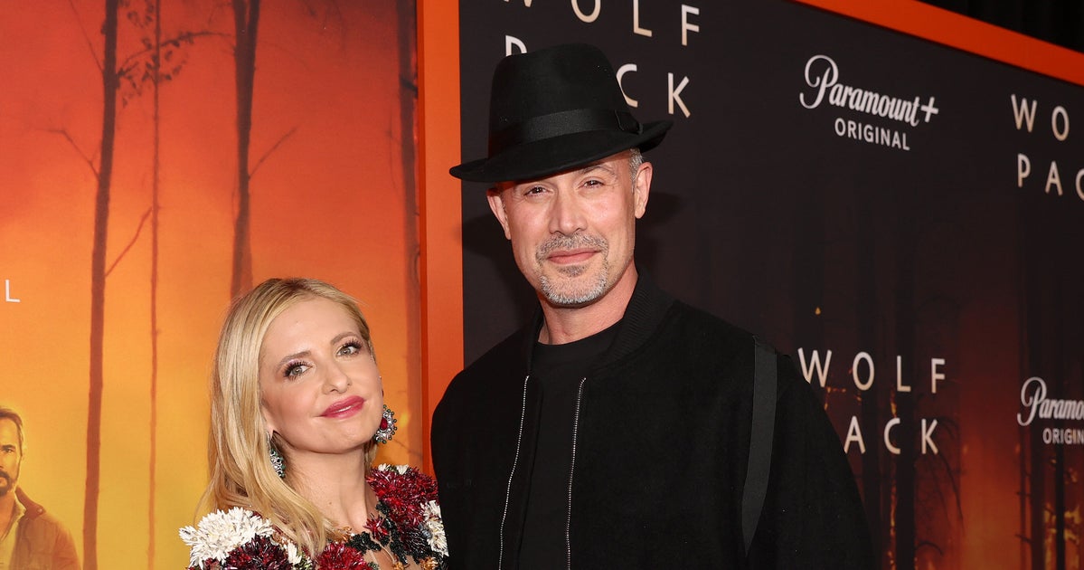 NextImg:Sarah Michelle Gellar And Freddie Prinze Jr. Are All Smiles While Celebrating 22 Years Of Marriage