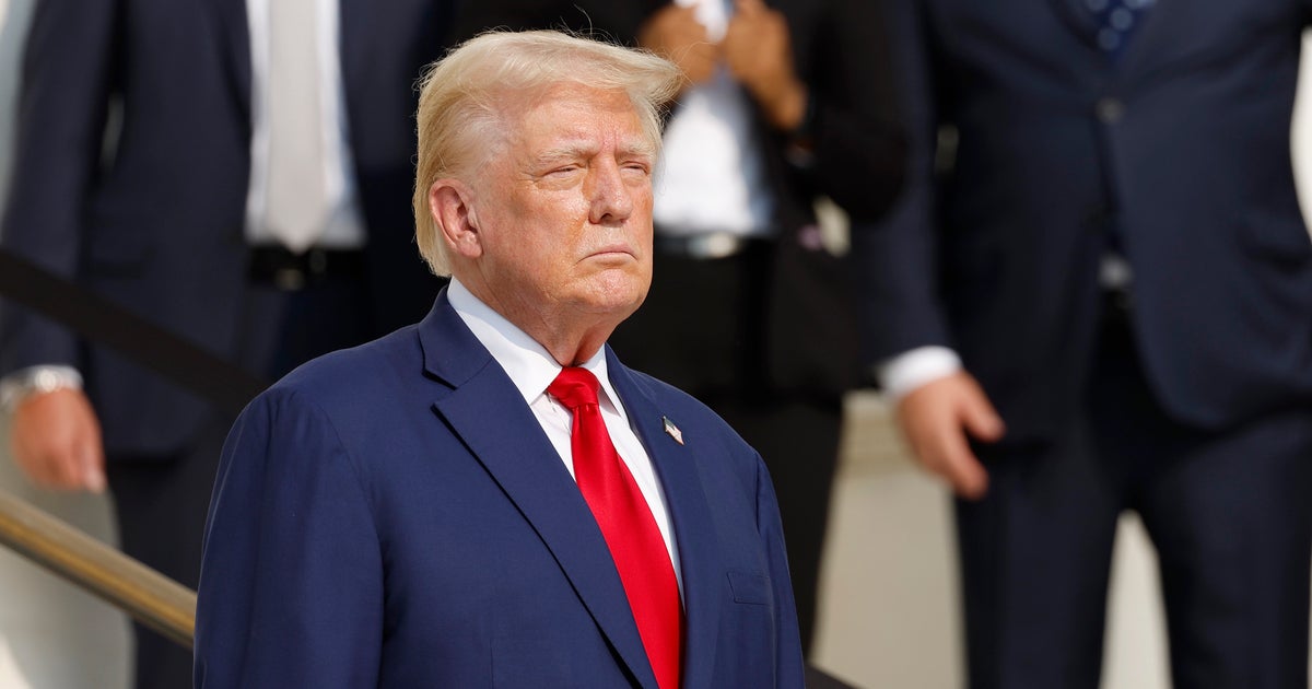 NextImg:Gold Star Families Who Invited Trump To Arlington Defend Him Against Harris Comments