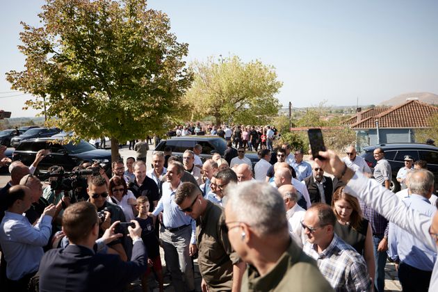 Στιγμιότυπο από την περιοδεία του Κυριάκου Μητσοτάκη στη Θεσσαλία