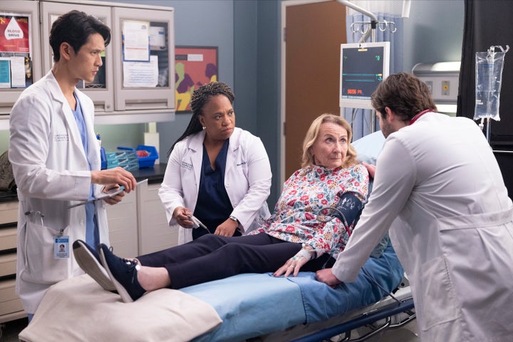 Harry Shum Jr., Chandra Wilson und Juliet Mills in "Grays Anatomy."