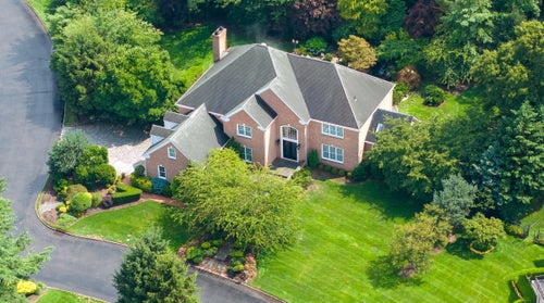 This an aerial view of the Saxony Court, home in Manhasset, New York belonging to Chris Hu and Linda Sun, July 24, 2024. The FBI searched the home on July 23, 2024. (Photo by J. Conrad Williams Jr./Newsday RM via Getty Images)