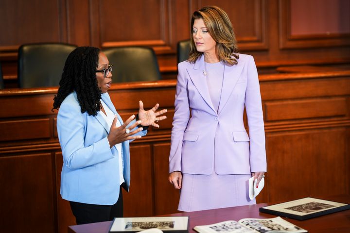 Der Richter am Obersten Gerichtshof, Ketanji Brown Jackson, erzählte Norah O'Donnell von CBS News von ihrer Zeit in Harvards Schauspielkurs bei Oscar-Preisträger Matt Damon.