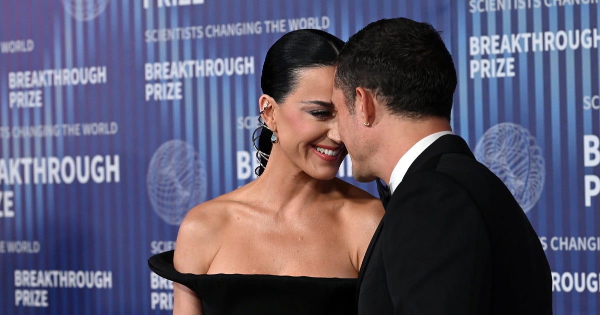 NextImg:Katy Perry Dishes On The Exact Moment She Rewards Her Partner With Oral Sex