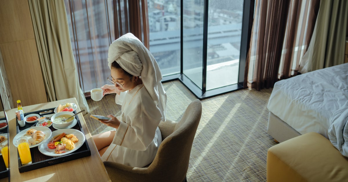 NextImg:What Hotel Workers Would Never Do In Their Own Hotel Rooms