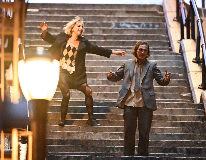 Lady Gaga und Joaquin Phoenix am Set "Joker: Wahnsinn des Duos" Bei Shakespeare Steps in der Bronx. 