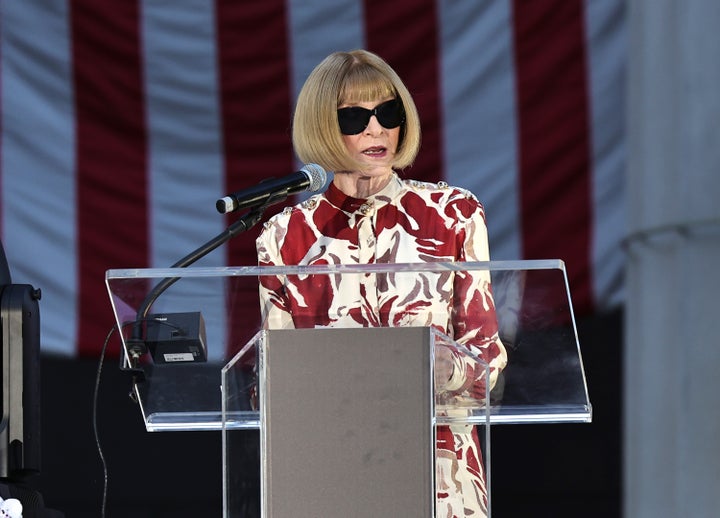 Wintour spricht auf einer Modeveranstaltung in New York.