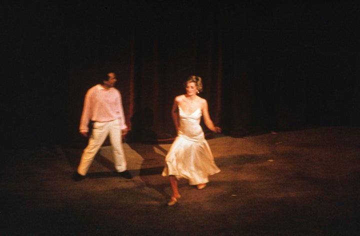 Princesa Diana dançando com Wayne Sleep no Friends of Covent Garden Gala, em Londres, 1985.