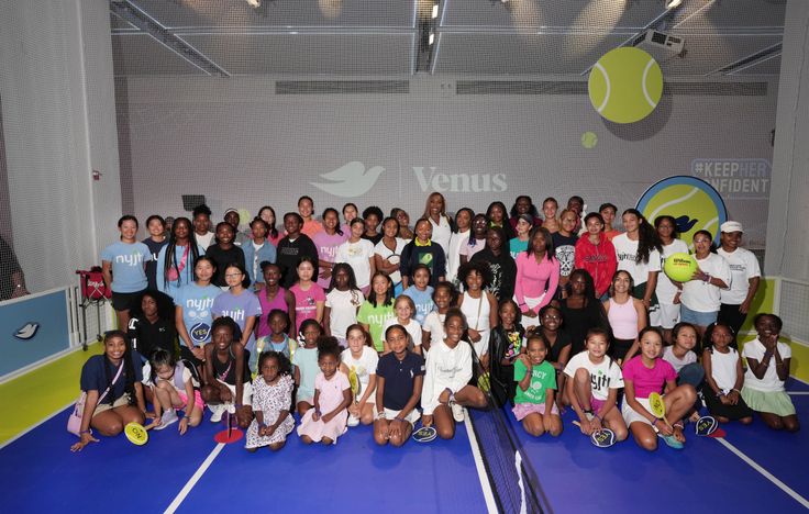 Brown, Williams and Thornton pose with kids.