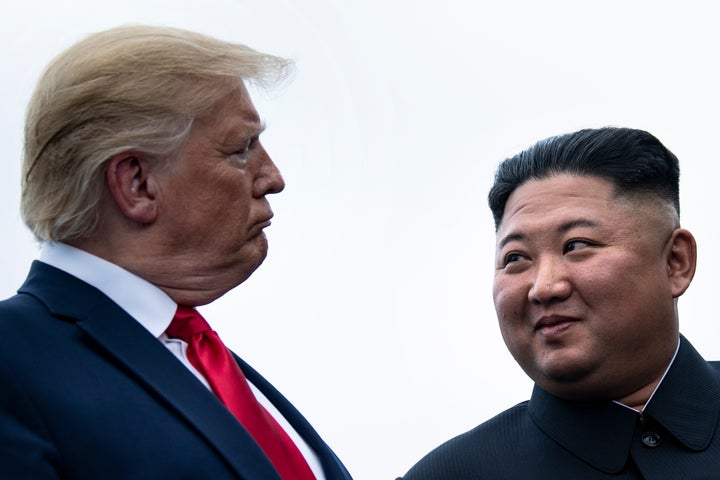 Donald Trump e o líder da Coreia do Norte, Kim Jong-un, se encontram em junho de 2019.