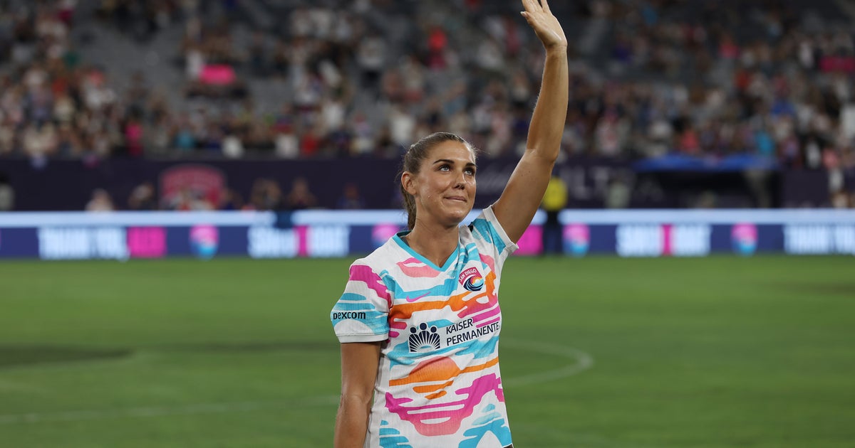 NextImg:Dare You Not To Choke Up Watching Alex Morgan Walk Off Field For The Last Time