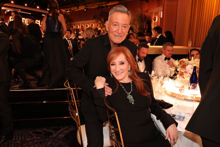 Bruce Springsteen dan Patti Scialfa di Golden Globe Awards ke-81 pada bulan Januari.