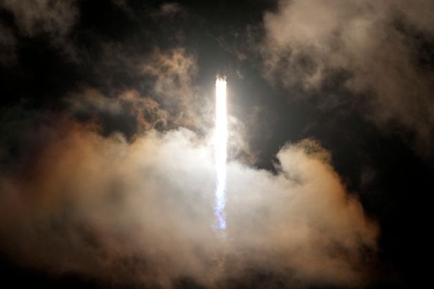 Ένας πύραυλος Falcon 9 της SpaceX με τετραμελές πλήρωμα απογειώνεται από το pad 39A στο Διαστημικό Κέντρο Kennedy στο Cape Canaveral, Φλόριντα, Τρίτη, 10 Σεπτεμβρίου 2024.