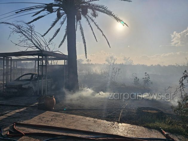 Ήχησε ξανά το 112 για τη φωτιά στον Πλατανιά: Εκκενώνονται σπίτια και ξενοδοχεία – Στις αυλές έφτασαν οι φλόγες