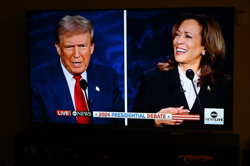 Harris reacting with amusement. 