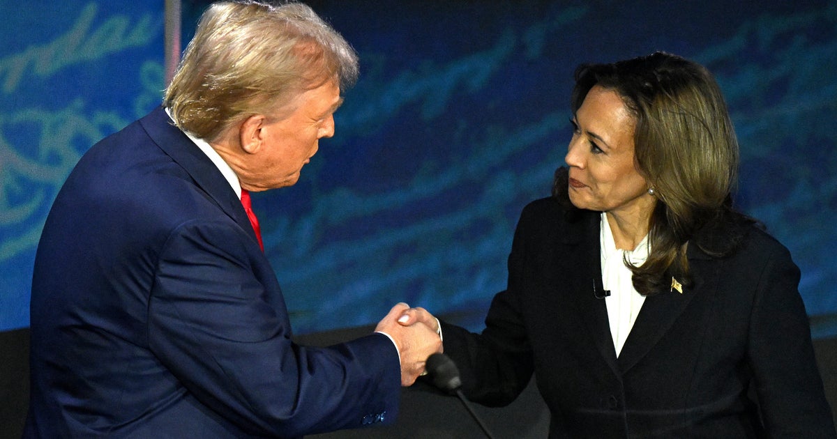 NextImg:Kamala Harris’ Debate Handshake Spoke Volumes. Body Language Experts Reveal Why.